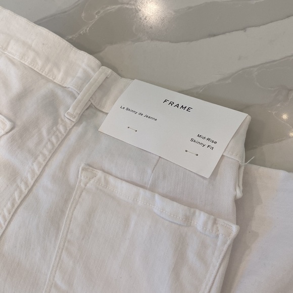 FRAME Le Skinny de Jeanne mid rise skinny fit flare crop white jeans. Size 27. - Picture 4 of 6